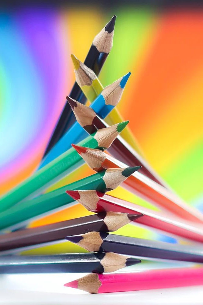 Цветные карандаши - фото